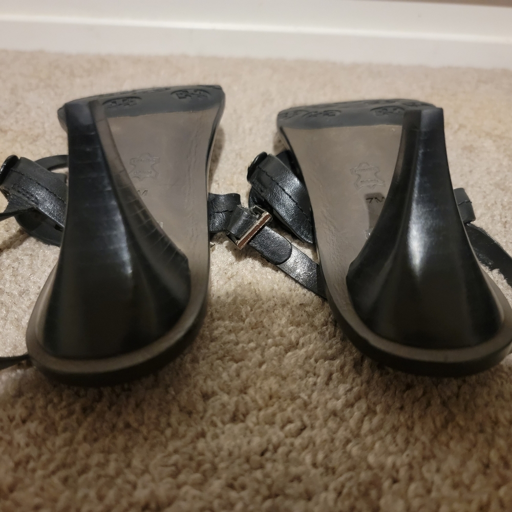 Tory Burch Holly 2 Black Leather Silver Emblem Slingback Heels Sandals Size 7 - Picture 10 of 12